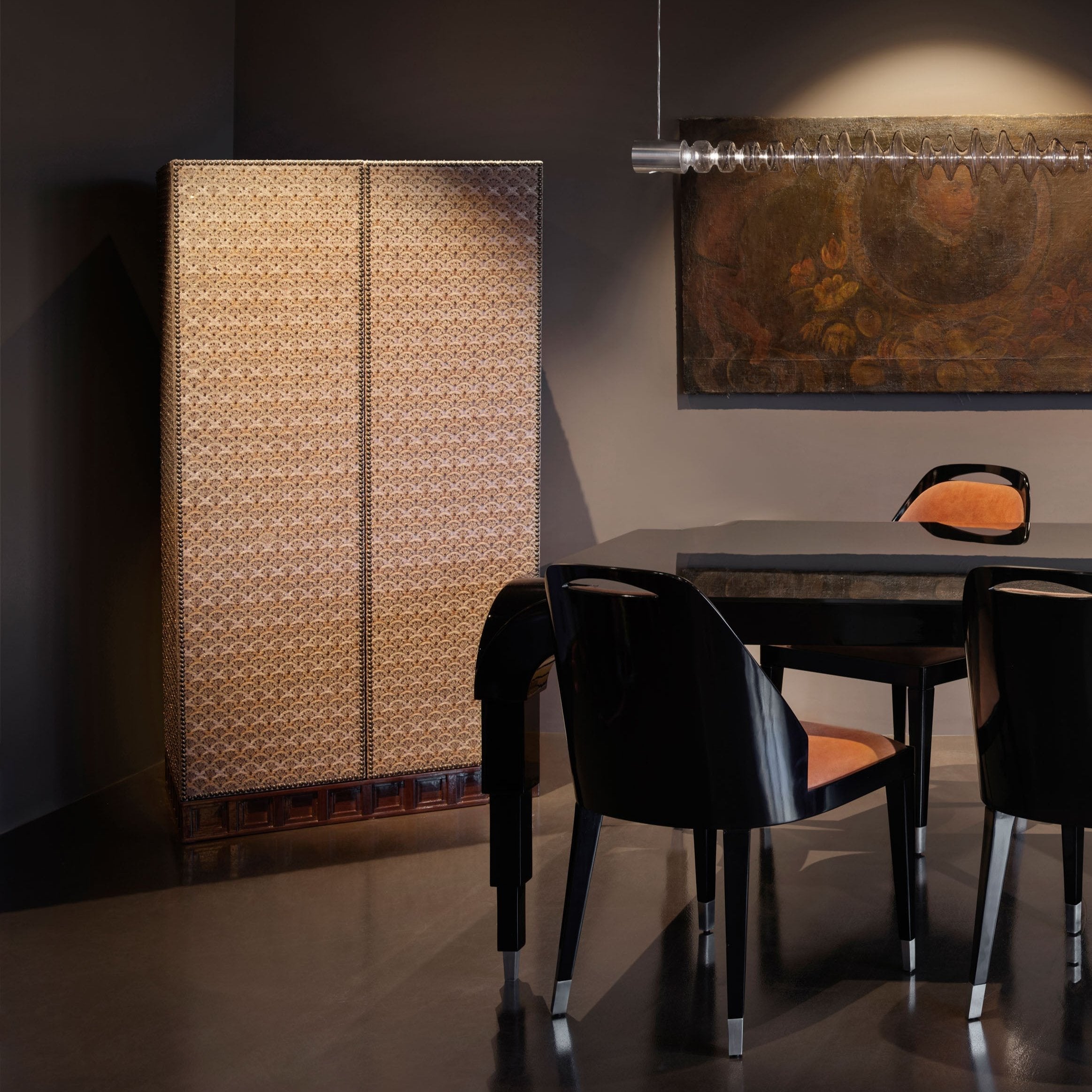 VH BAR CABINET 001
