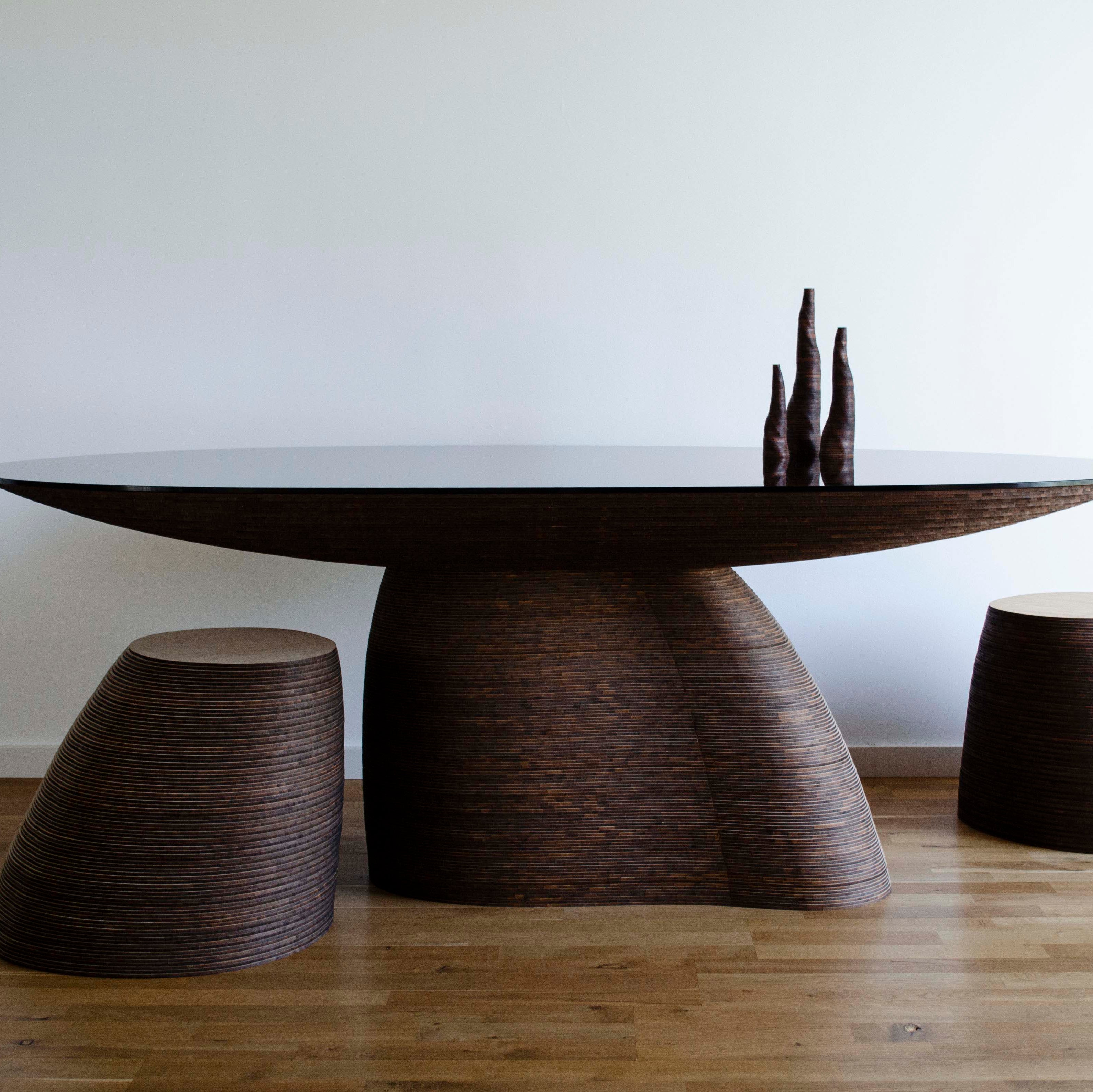 STRATUM SAXUM TABLE