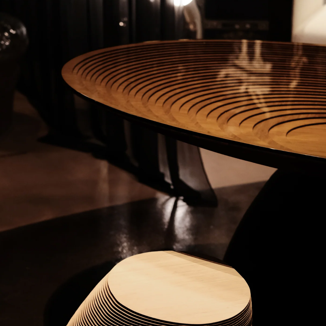 STRATUM SAXUM TABLE