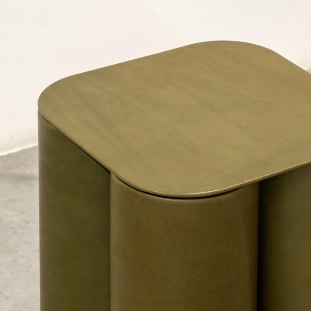 SILOS SMALL SIDE TABLE LEATHER TOP OLIVE GREEN