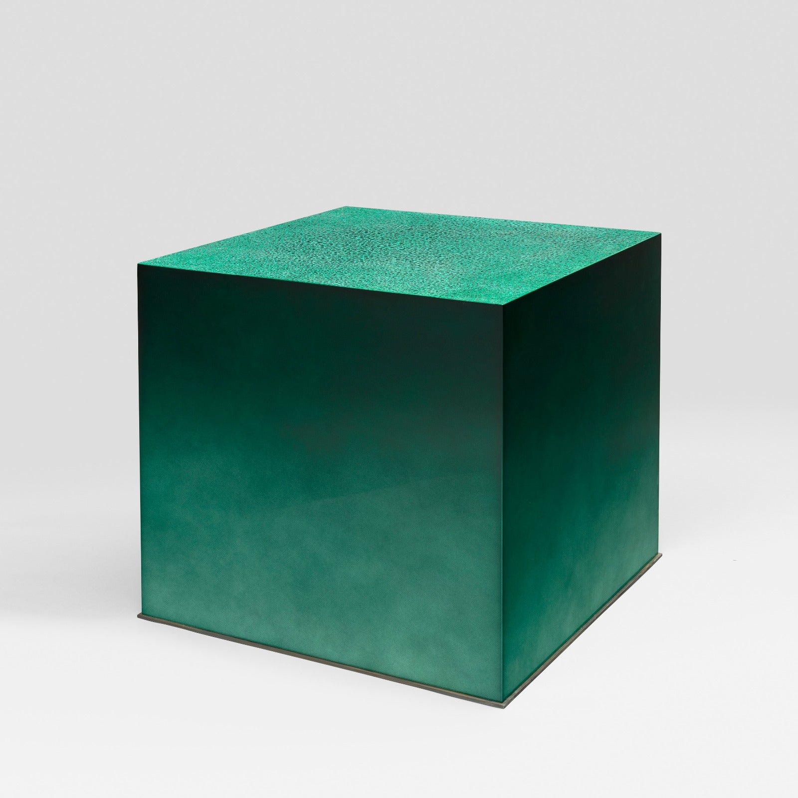 COMETE II PEDESTAL TABLE