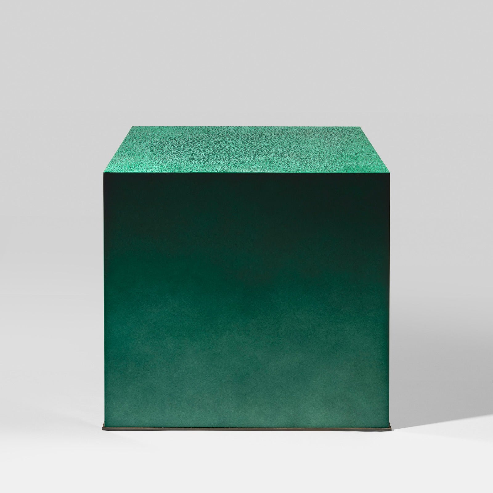 COMETE II PEDESTAL TABLE