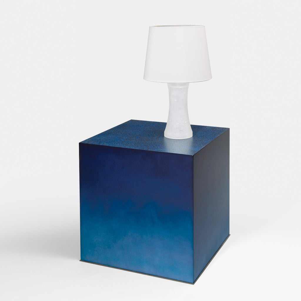 COMETE II PEDESTAL TABLE
