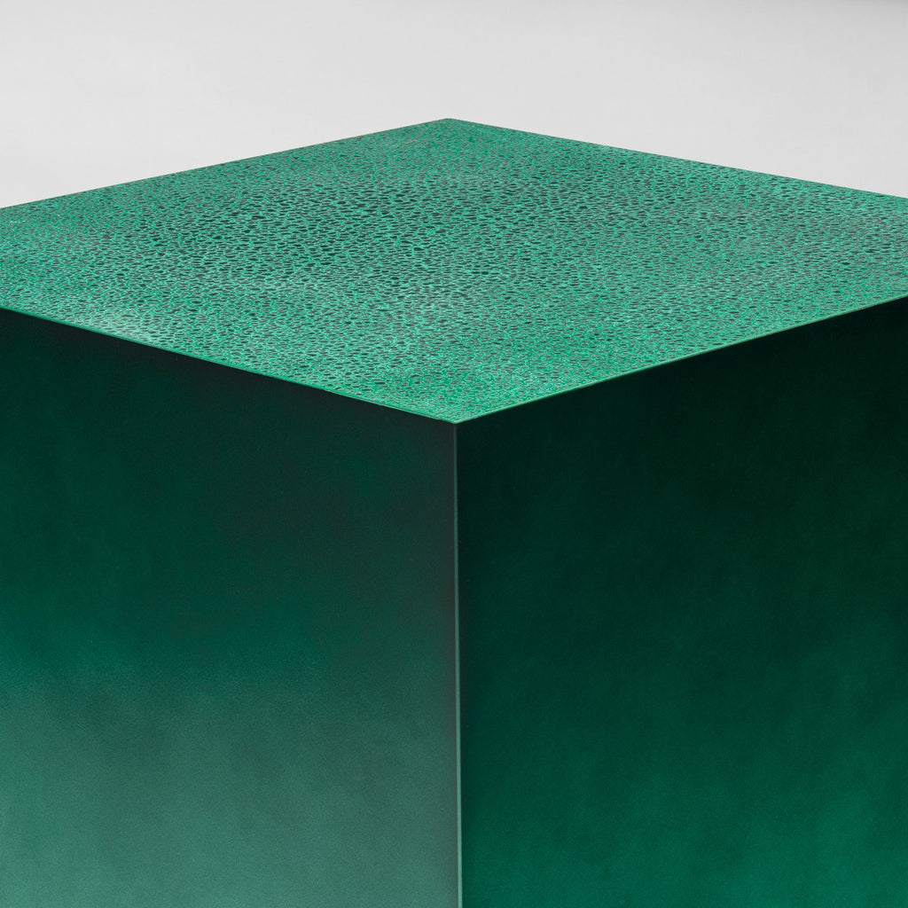 COMETE II PEDESTAL TABLE