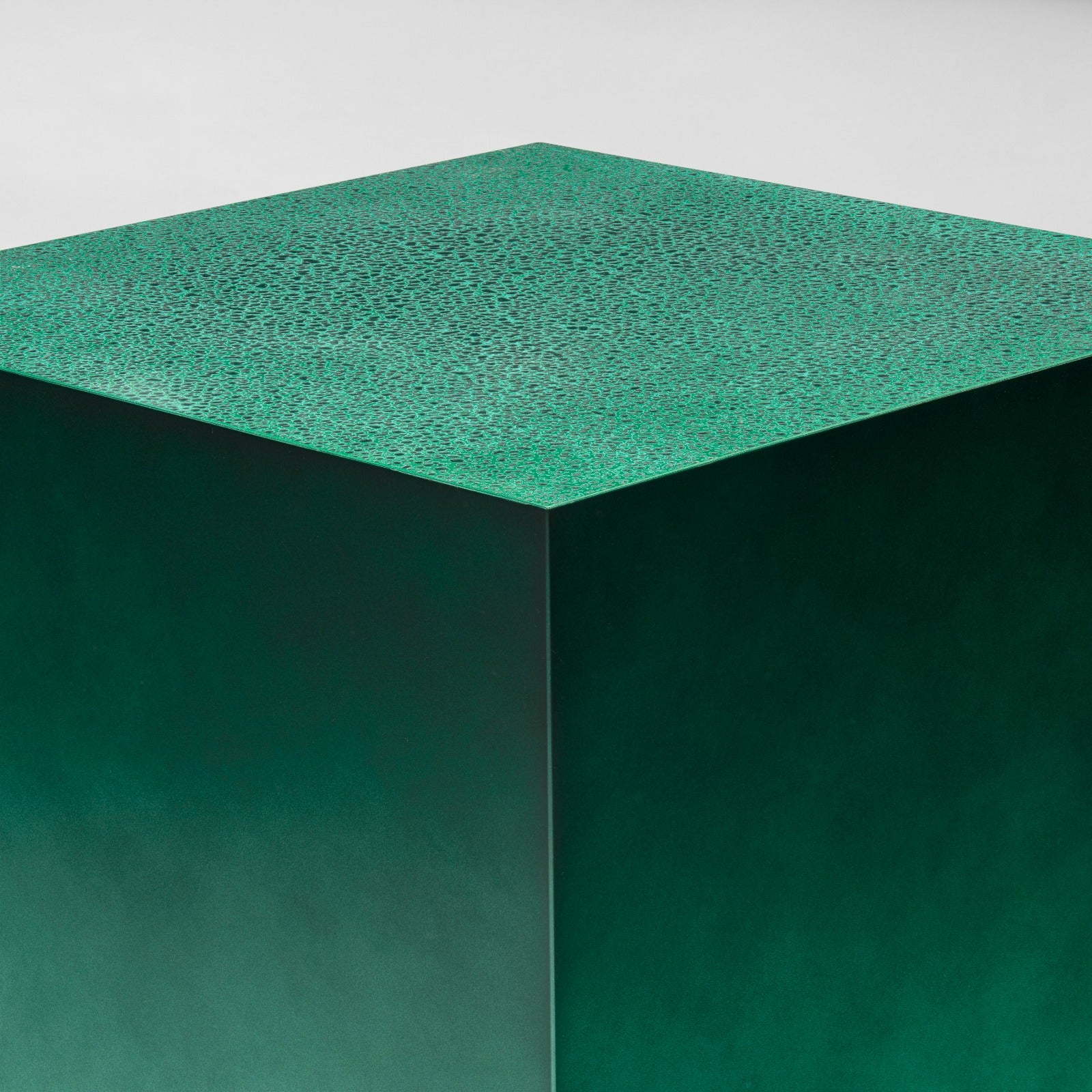 COMETE II PEDESTAL TABLE