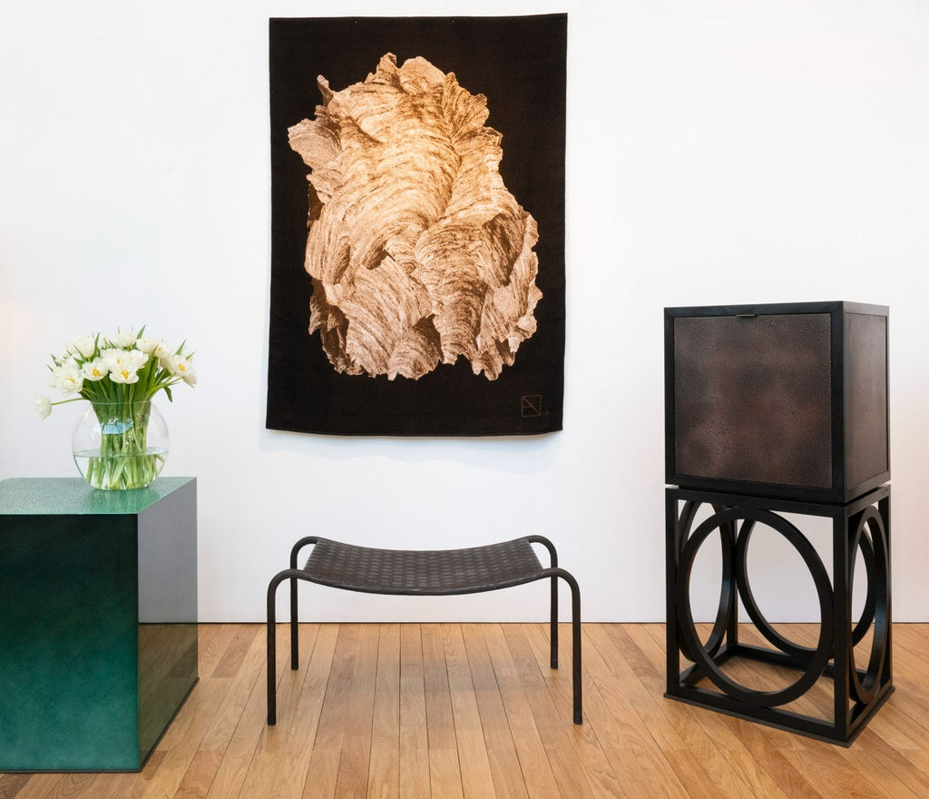 COMETE II PEDESTAL TABLE
