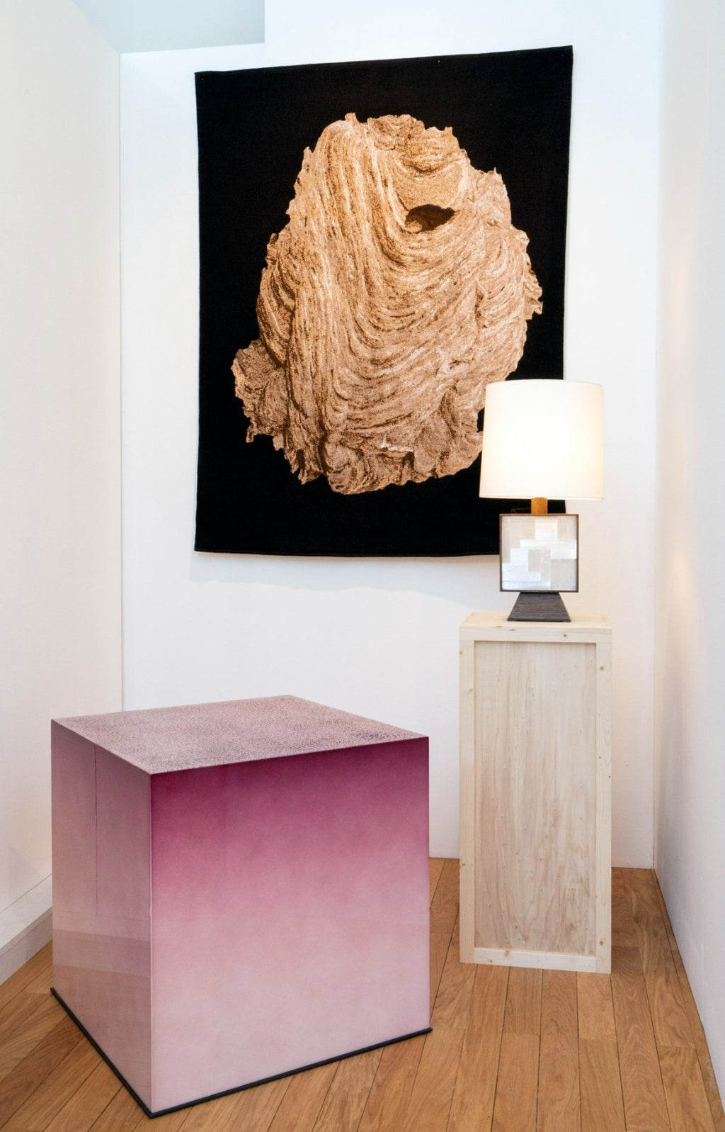 COMETE II PEDESTAL TABLE
