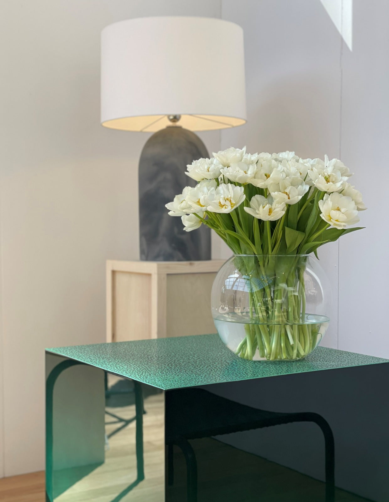 COMETE II PEDESTAL TABLE