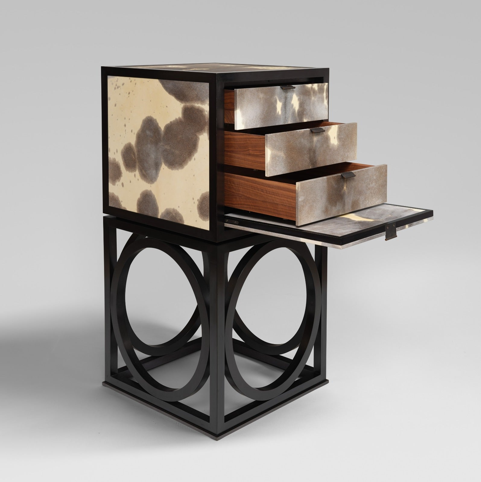 ORAGE III CABINET