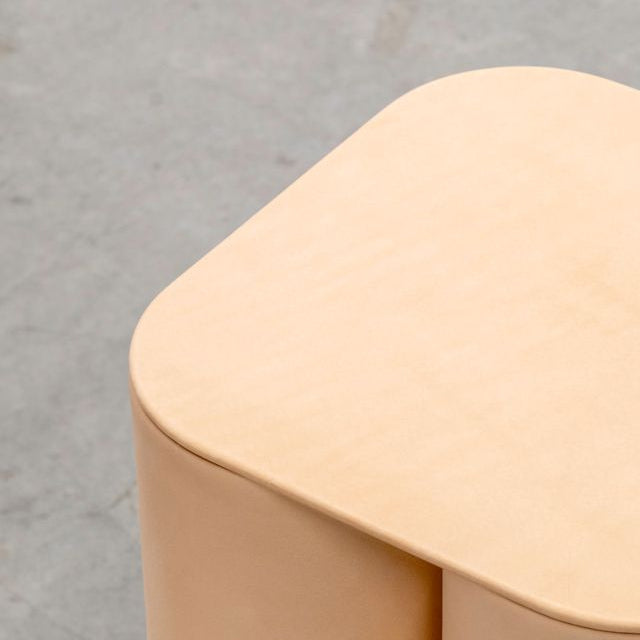 SILOS SMALL NUDE SIDE TABLE LEATHER TOP