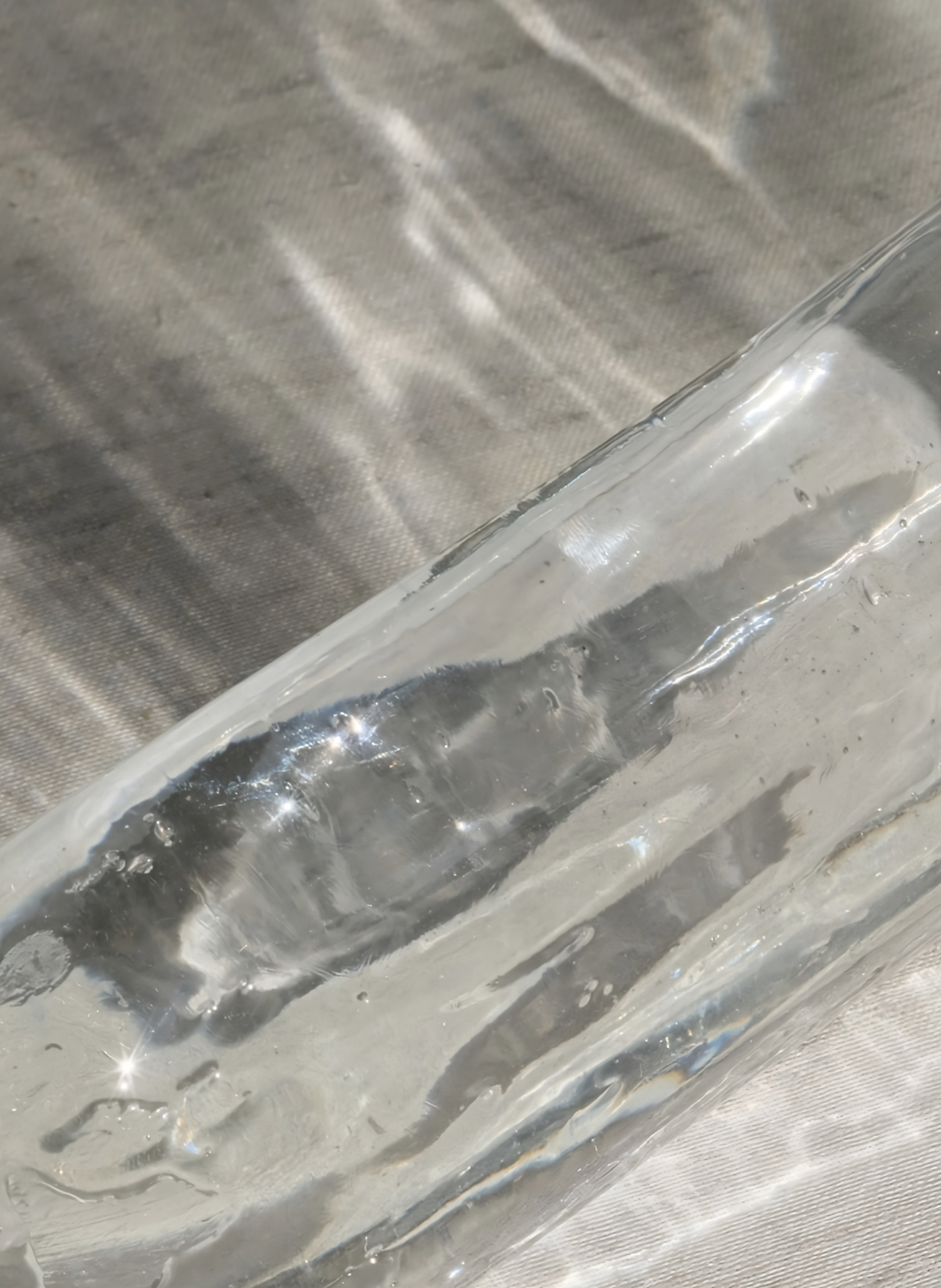 LUNG 1.O TRANSPARENT SIDE TABLE